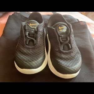 Toddler boys nike sneakers